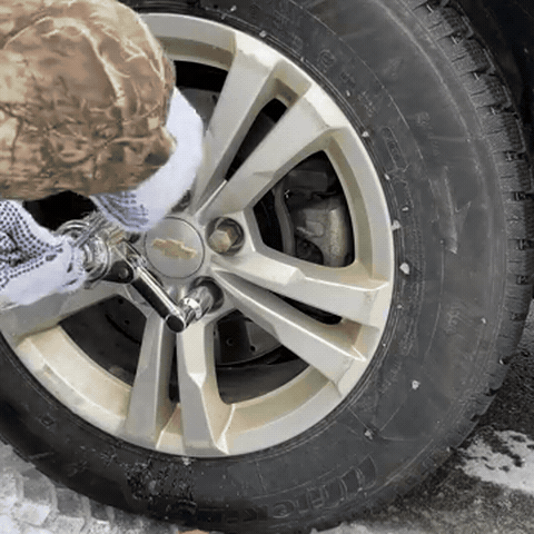 SavaryTool torque multiplier loosening a lug nut