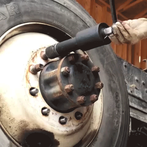Savary Torque Multiplier breaking loose rusted truck lug nuts by hand